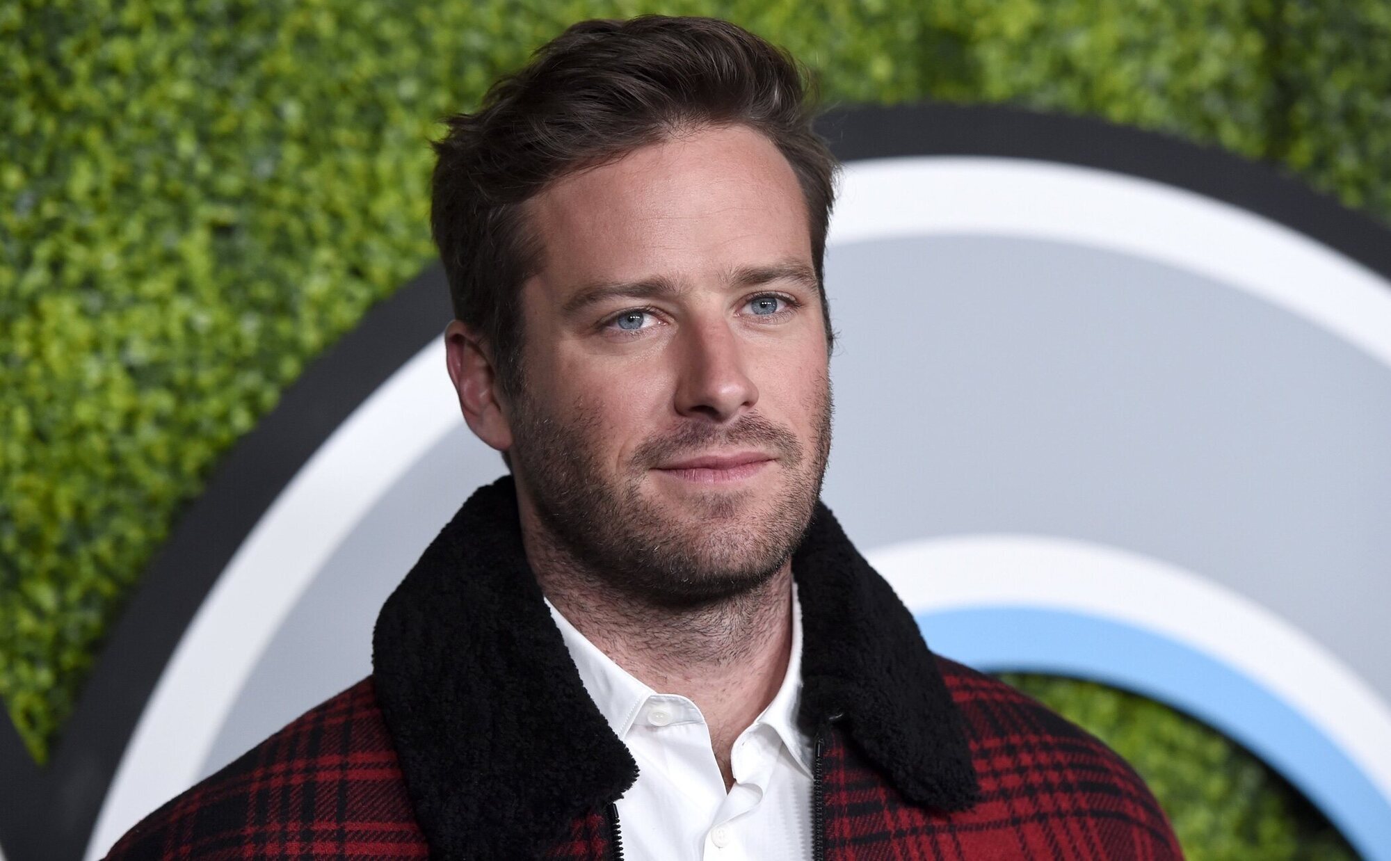 Armie Hammer, pillado besándose con su ex Lisa Perejma tras anunciar su divorcio con Elizabeth Chambers