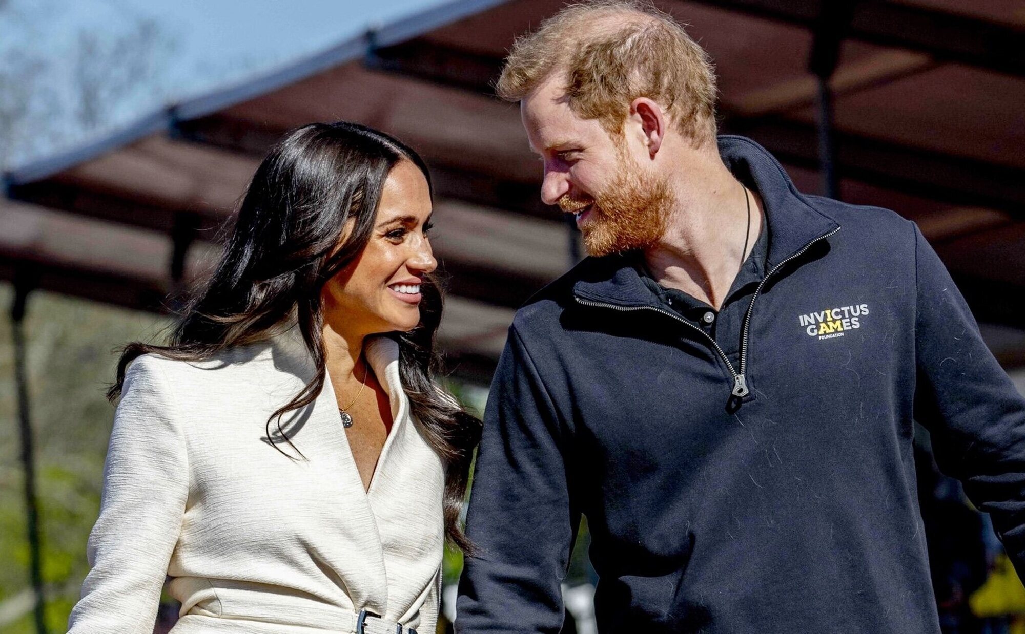 ¿Quién dijo crisis? El Príncipe Harry y Meghan Markle reaparecen juntos y felices tras los rumores sobre su matrimonio