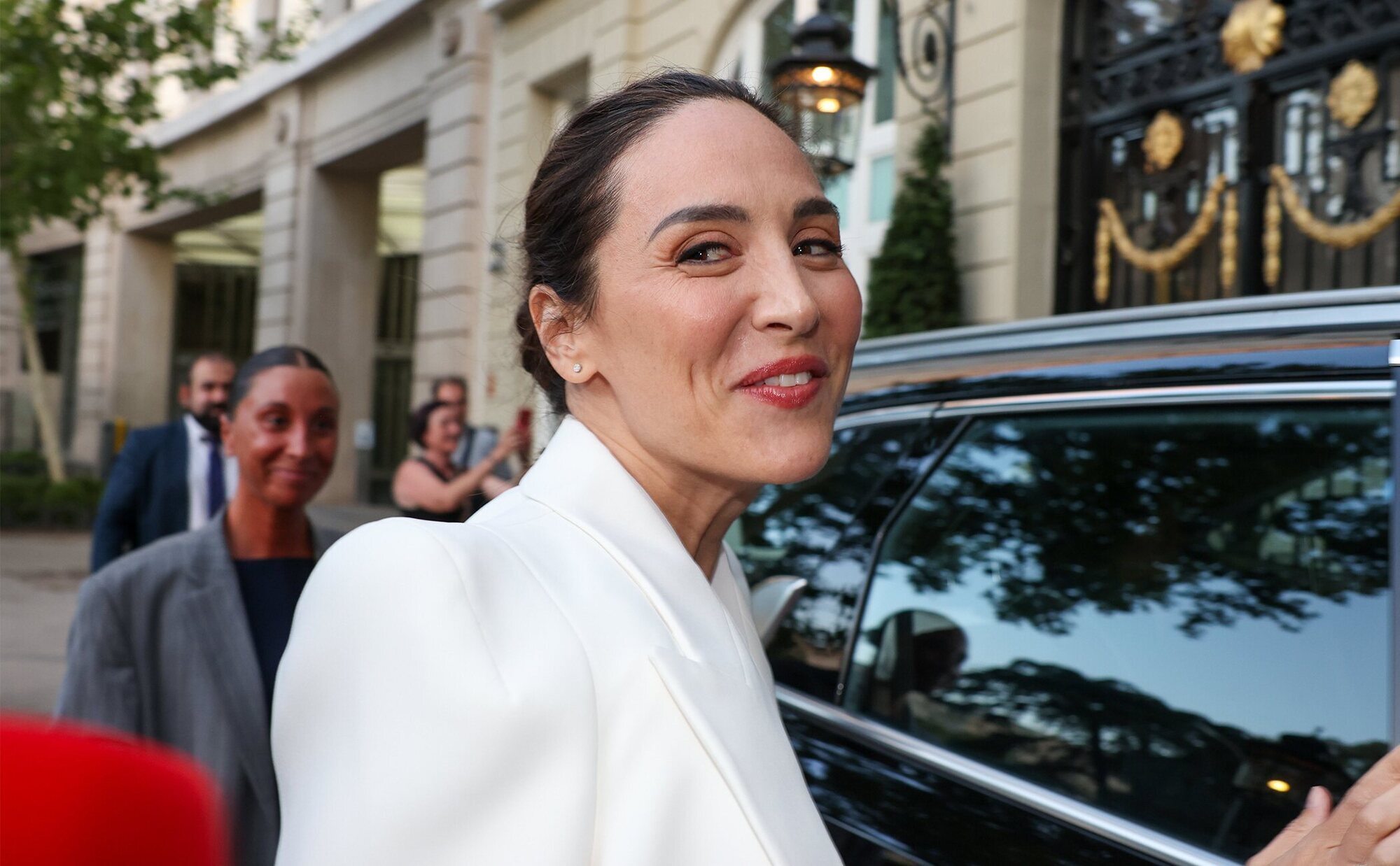 El sorprendente y personal look de Tamara Falcó en su preboda en el Mandarín Oriental Ritz de Madrid