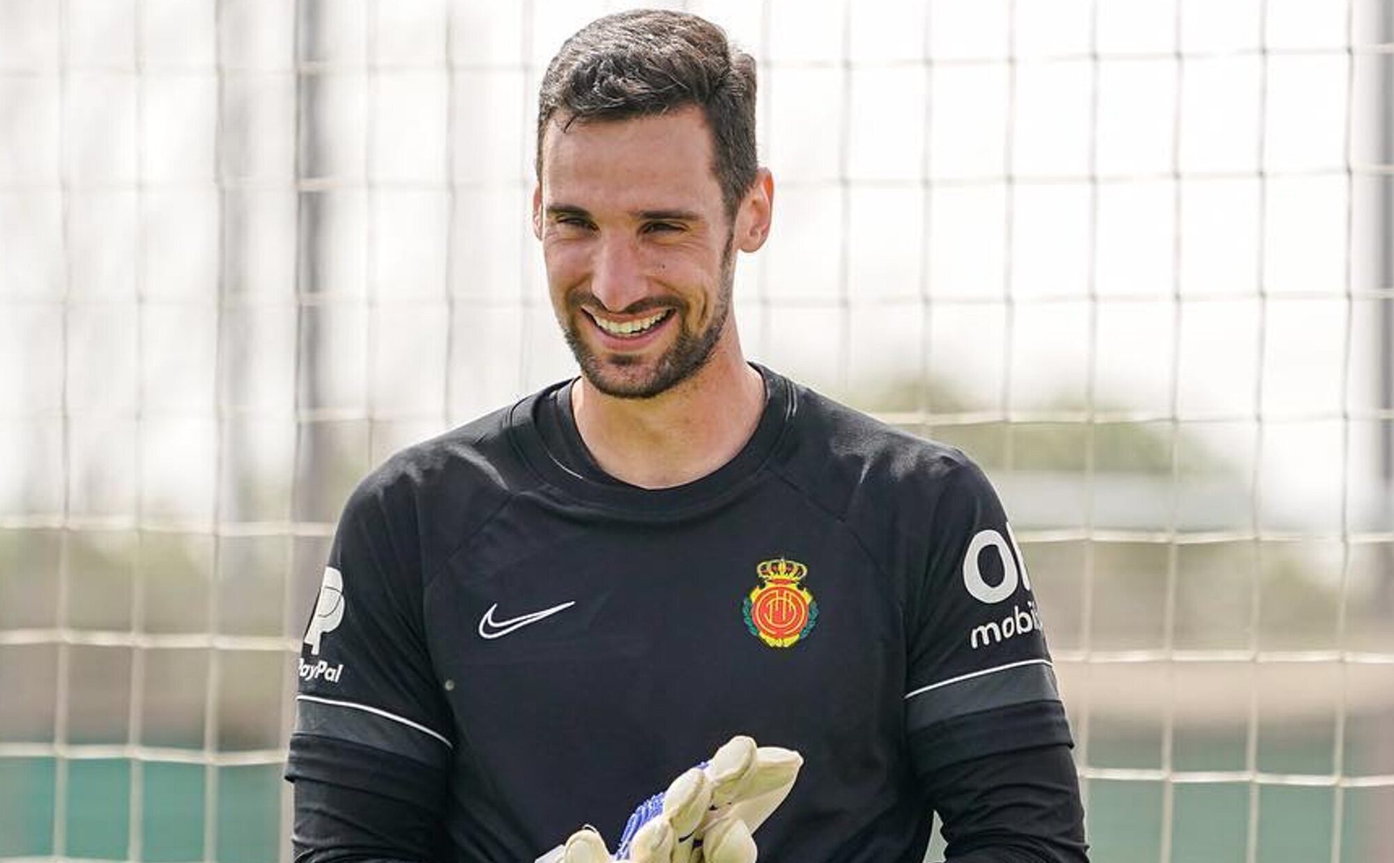 Sergio Rico tendrá que volver a ser operado en mitad de su recuperación