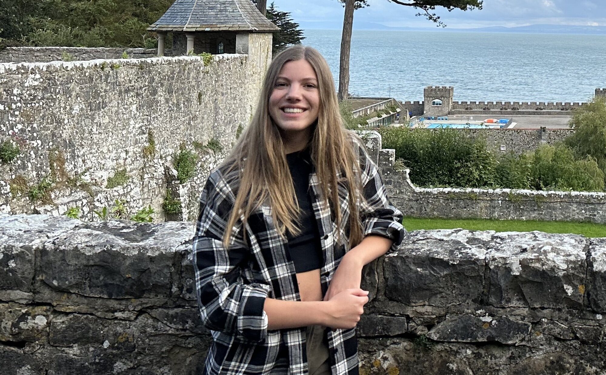 La Infanta Sofía, feliz y sonriente en su llegada al UWC Atlantic College de Gales