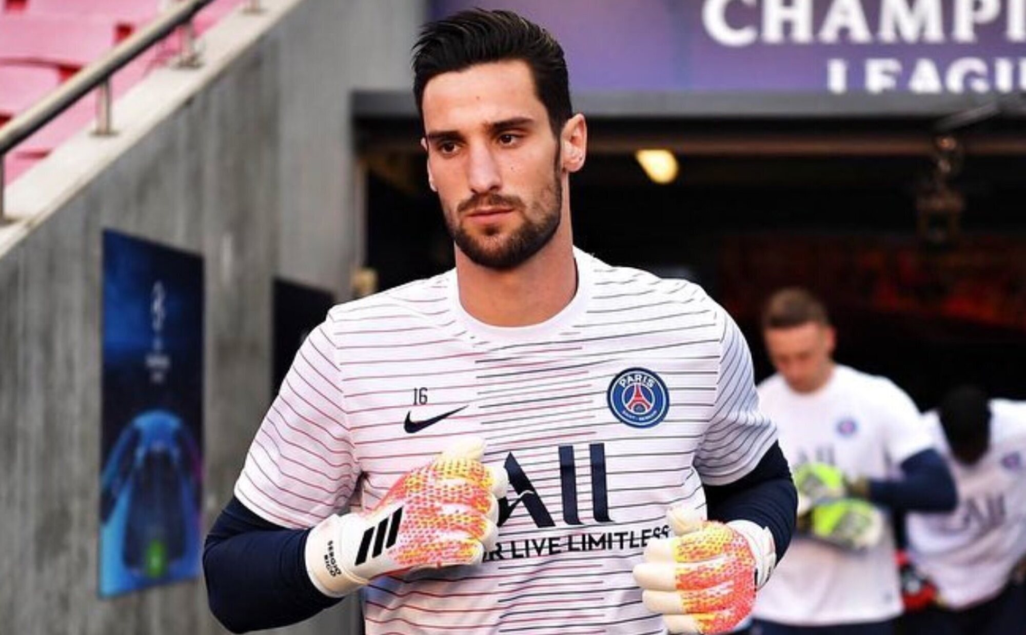 Sergio Rico celebra su 30 cumpleaños en casa y en la intimidad dejando su piso en París