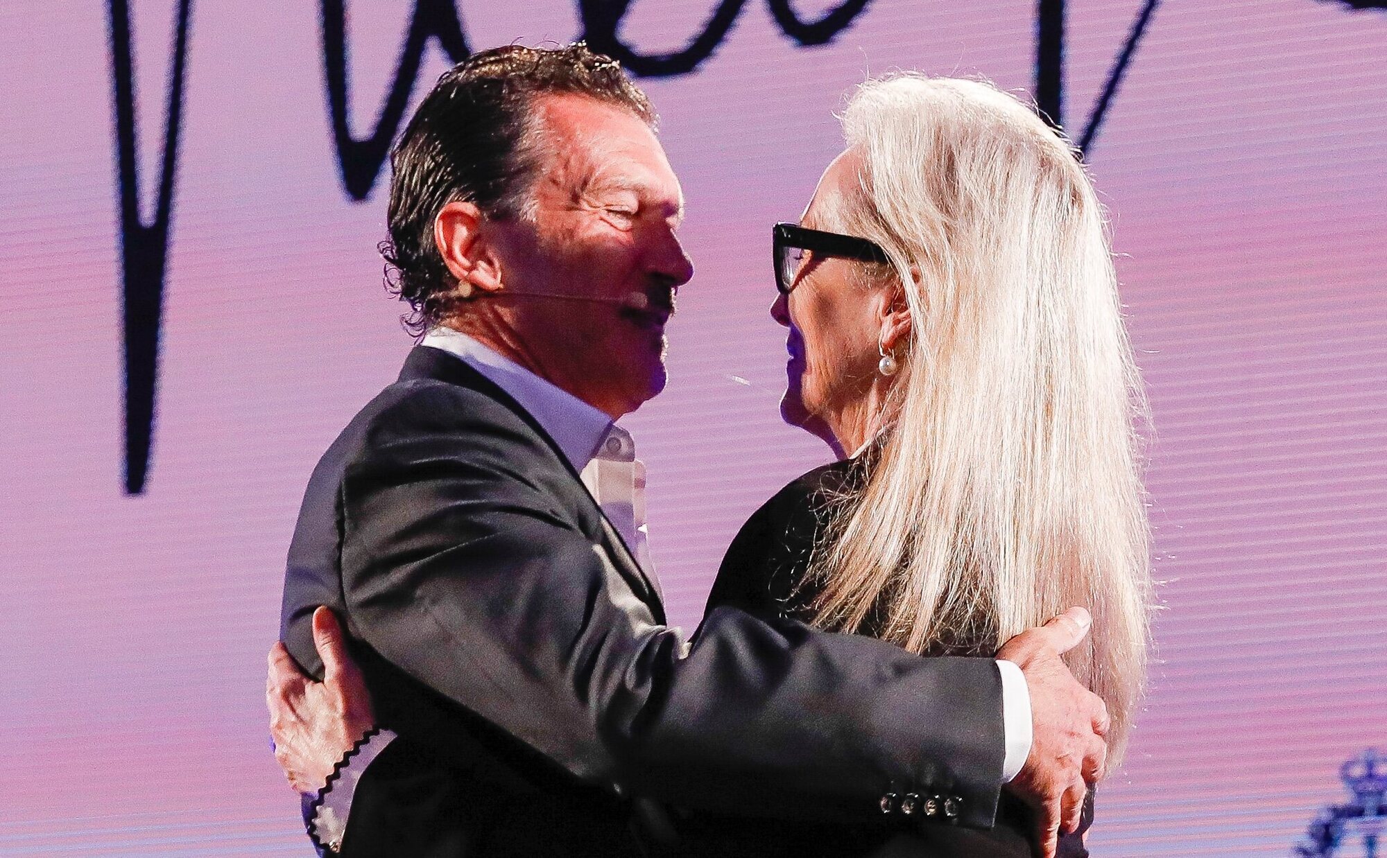 El cariñoso reencuentro en Oviedo de Meryl Streep y Antonio Banderas, dos estrellas de Hollywood