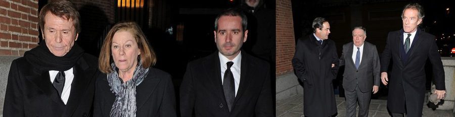 El Duque de Alba, José Bono y Ana Rodríguez arropan a Raphael y Natalia Figueroa en el funeral de María Gamboa