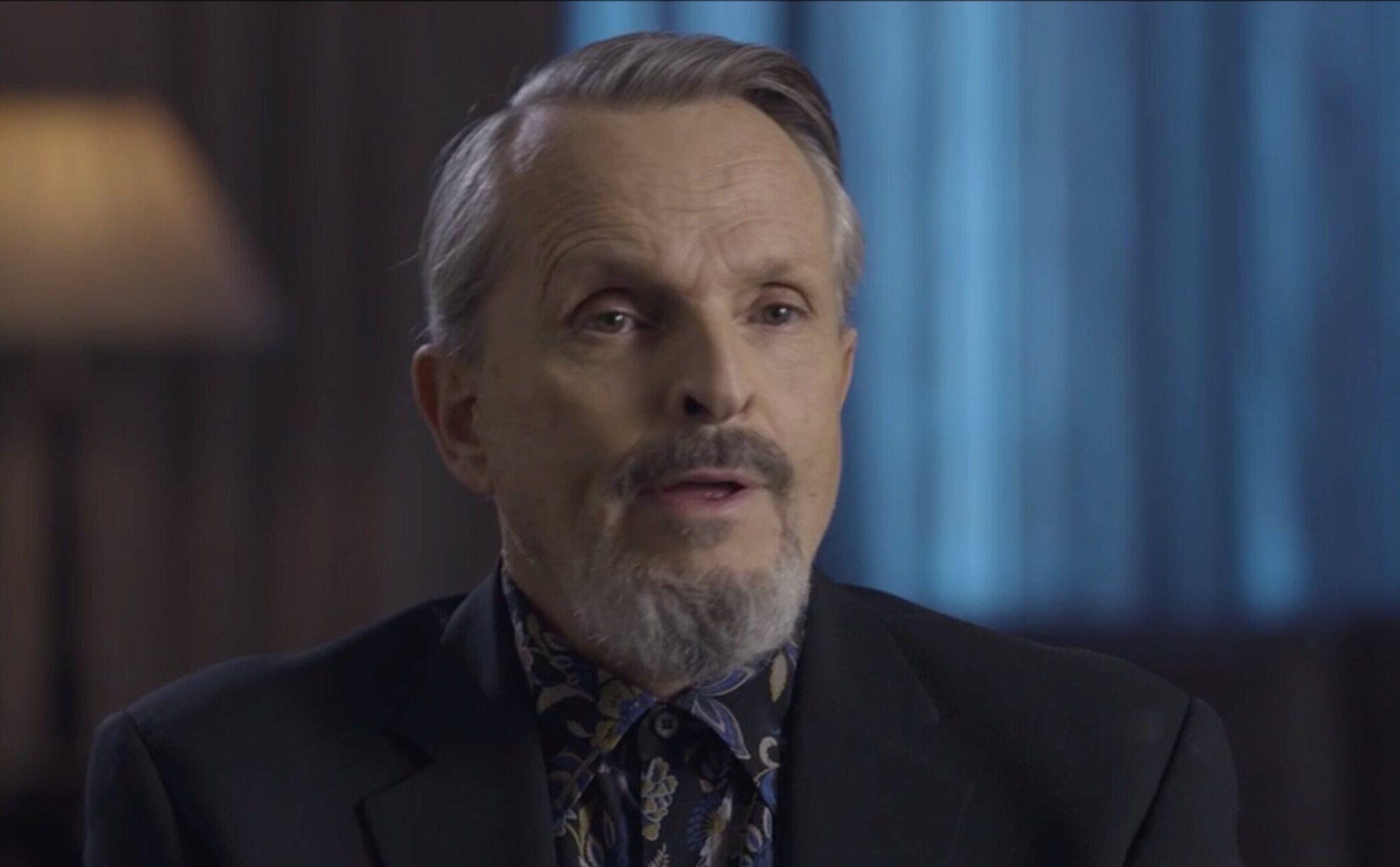 Miguel Bosé se sincera sobre la pérdida de un hijo en su juventud y los problemas para ser padre después