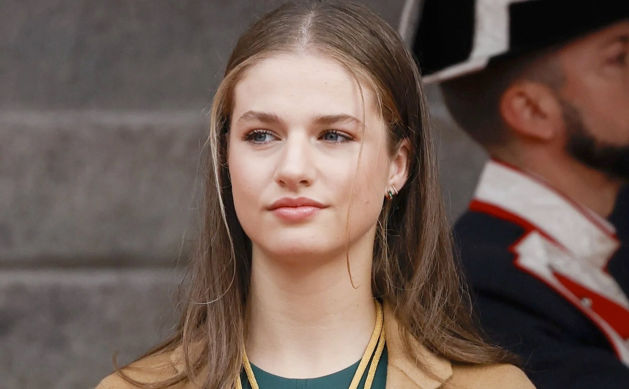 El look de la Princesa Leonor en la Apertura de la XV Legislatura: vestido verde, taconazos, la ayuda de Letizia y medallas