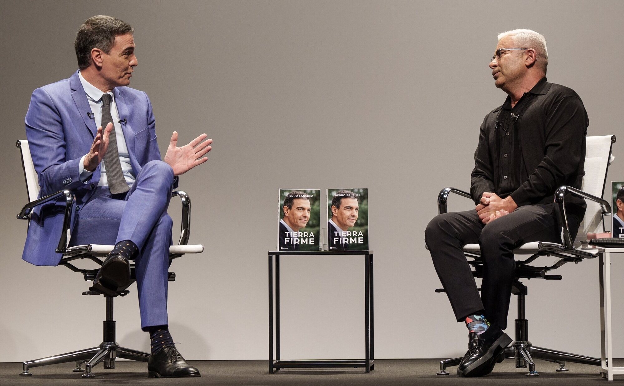 Jorge Javier Vázquez reaparece como moderador en la presentación del libro de Pedro Sánchez