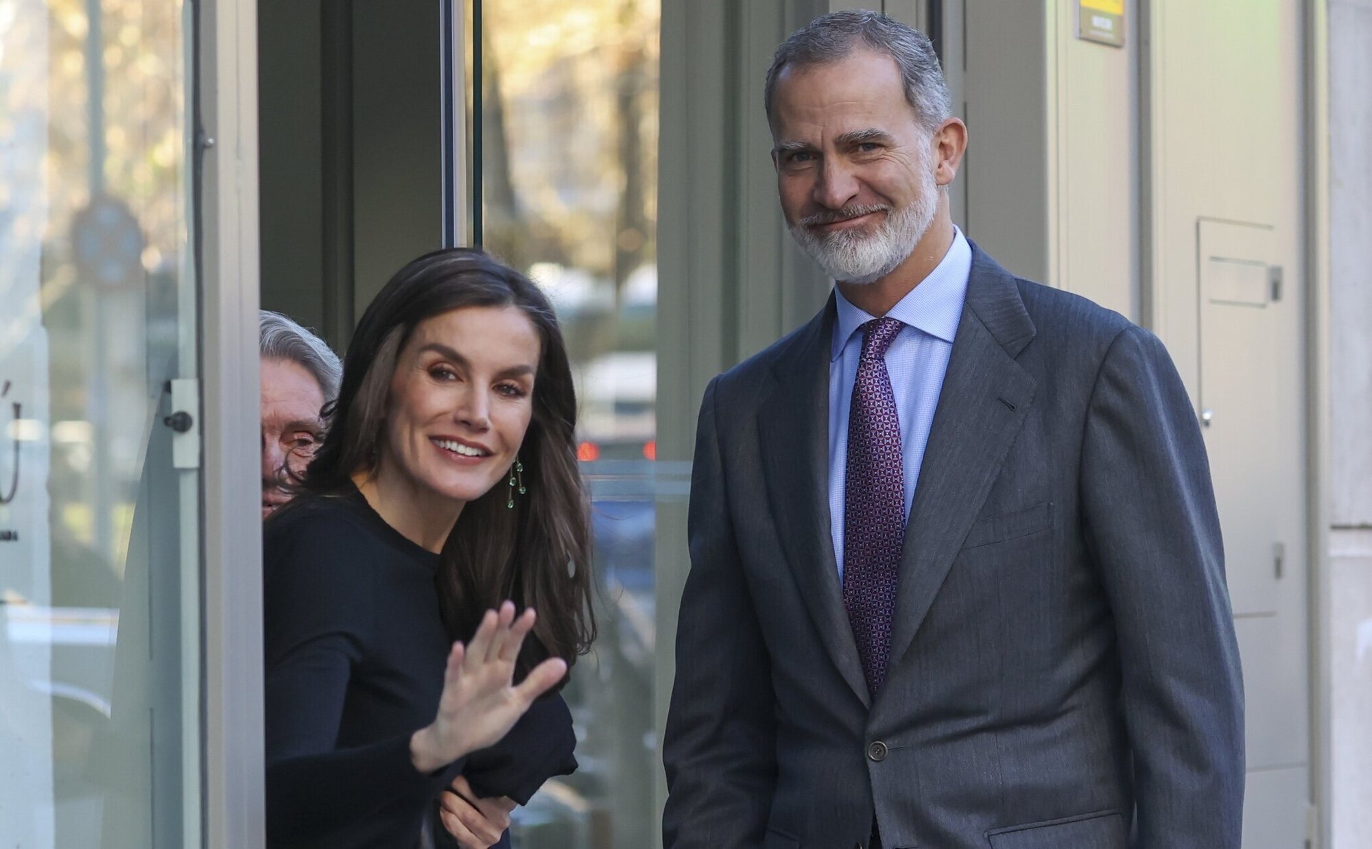 Los Reyes Felipe y Letizia y el Rey Juan Carlos, juntos en el 60 cumpleaños de la Infanta Elena