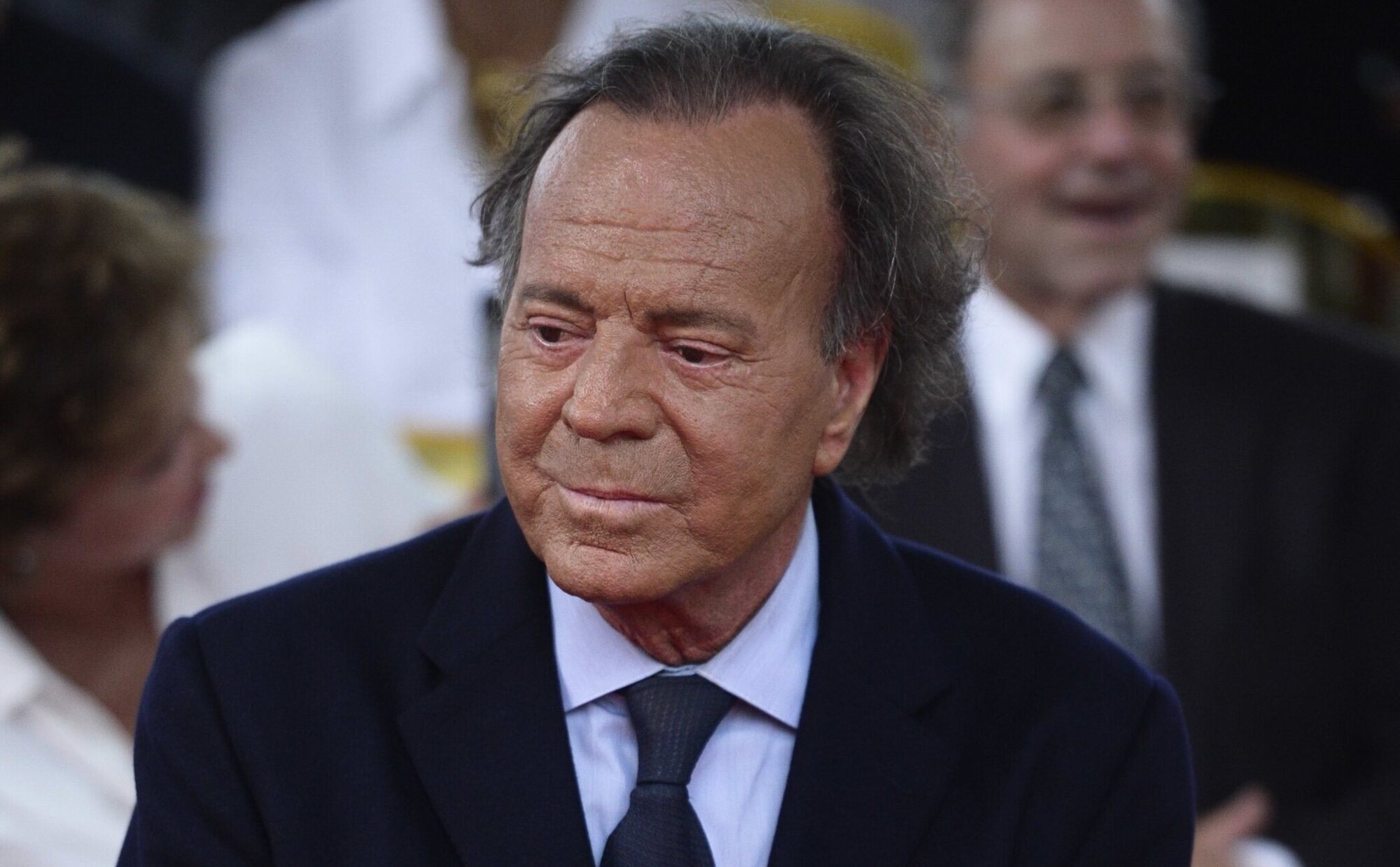 Julio Iglesias, retenido en el aeropuerto de Punta Cana por el contenido de su maleta