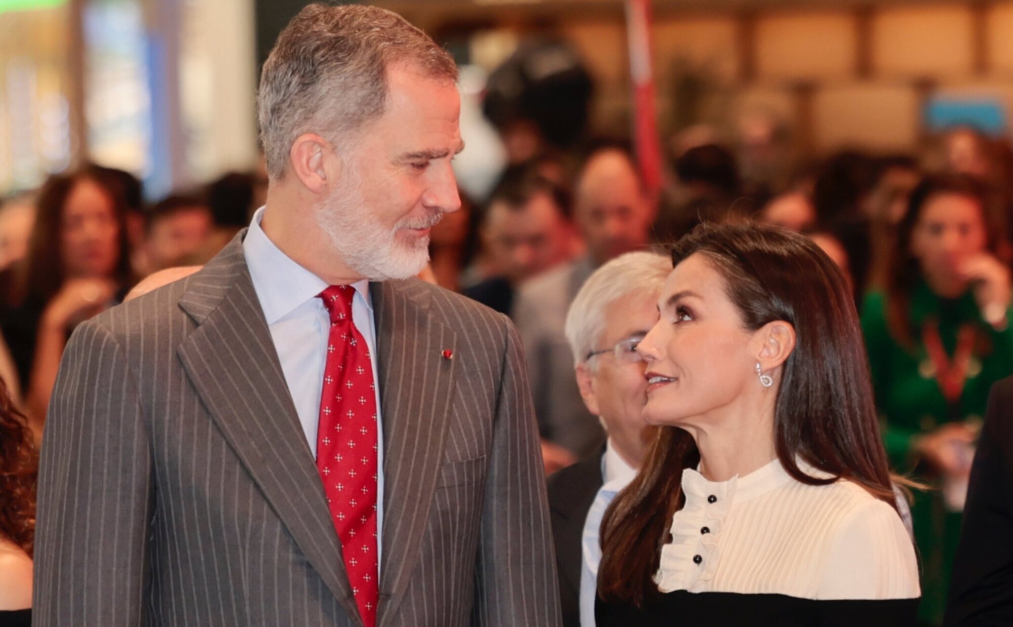 La Reina Letizia recupera la sonrisa y muestra su complicidad con el Rey Felipe VI en un momento difícil