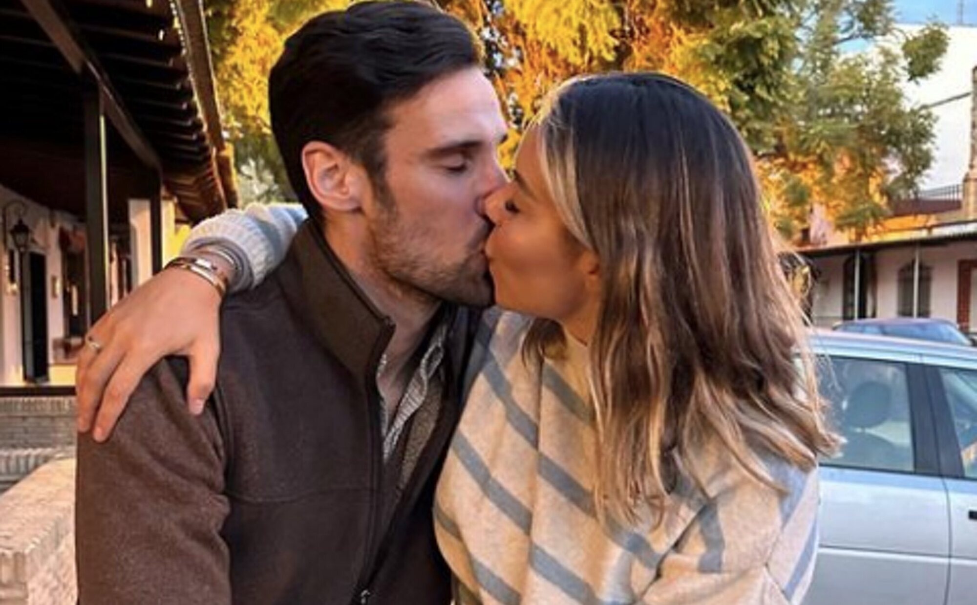 Sergio Rico vuelve a El Rocío con su mujer, donde casi un año atrás casi muere