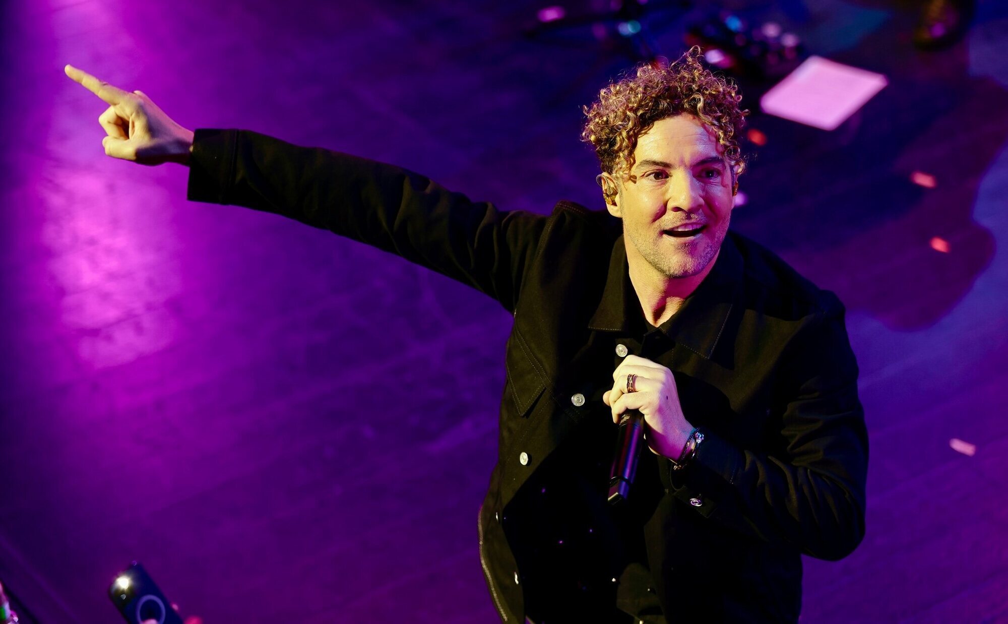 David Bisbal repasa su trayectoria profesional con un bonito concierto en Los 40 Básico Santander