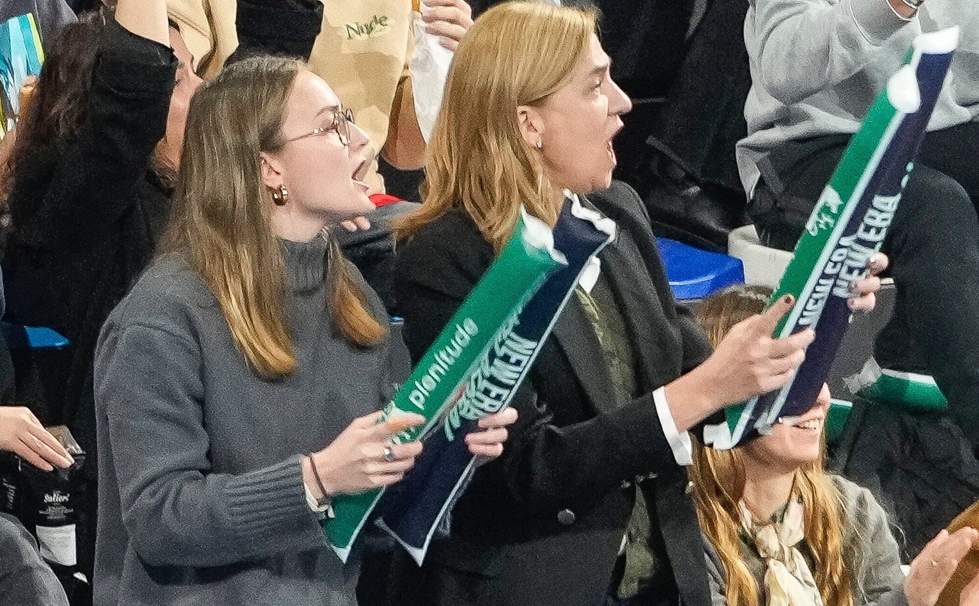 La Infanta Cristina, entre la alegría y la tensión junto a Johanna Zott en un partido de balonmano de Pablo Urdangarin