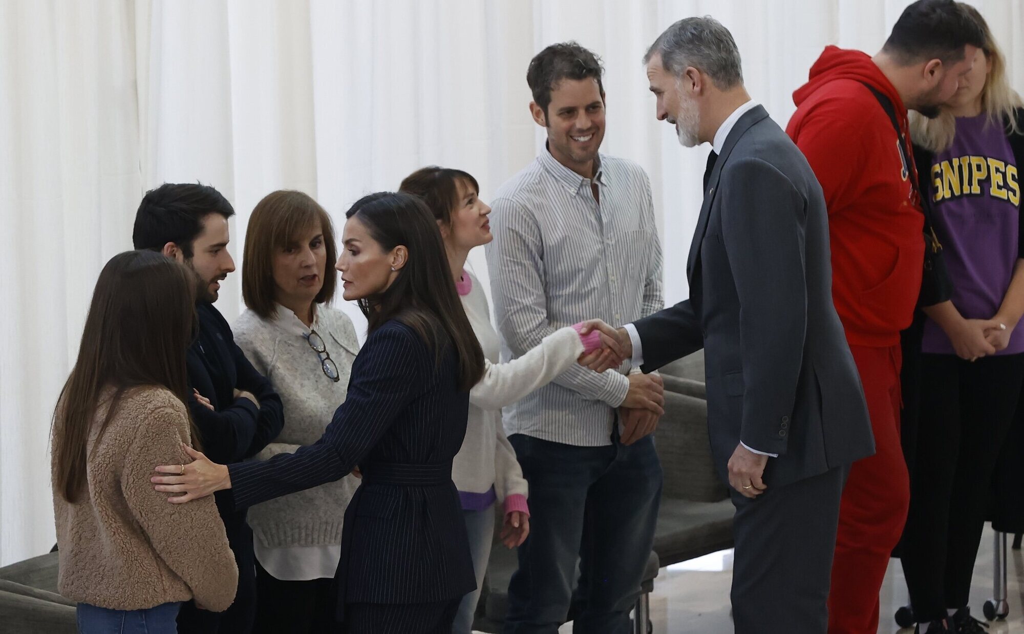 La visita de Felipe y Letizia a Valencia tras el incendio: consuelo a las víctimas y agradecimiento a los que ayudaron