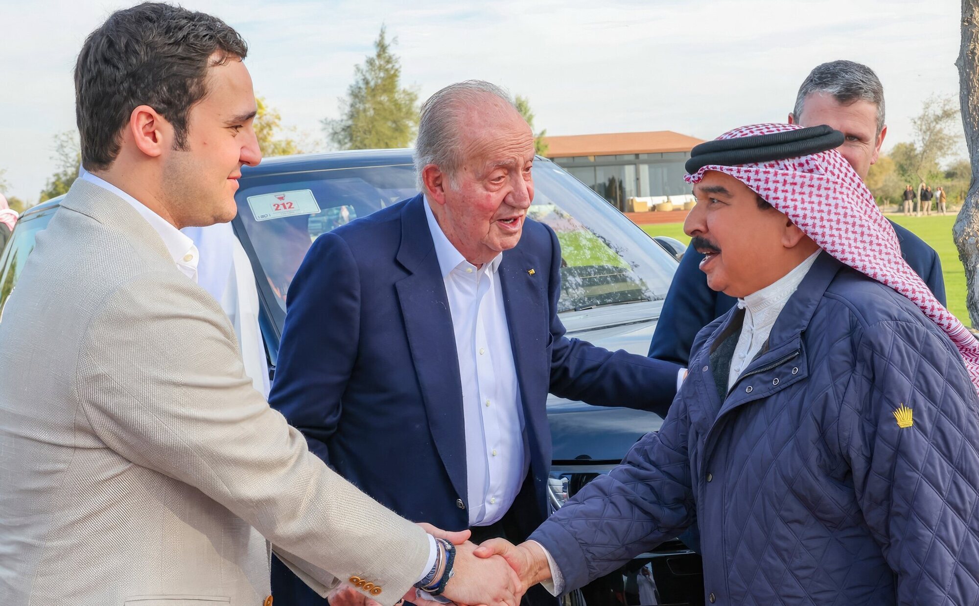 La inestimable ayuda del Rey Juan Carlos a su nieto Froilán: le presenta al Rey de Bahrein durante su viaje por el GP de F1