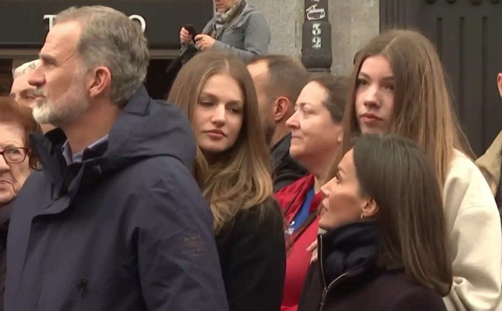 Los Reyes Felipe y Letizia, la Princesa Leonor y la Infanta Sofía acuden por sorpresa a la procesión del Encuentro en Madrid