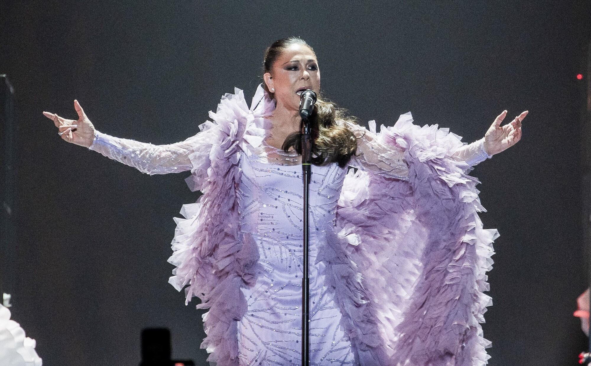 Isabel Pantoja lo da todo en su concierto del Wizink Center por su 50 aniversario en la música