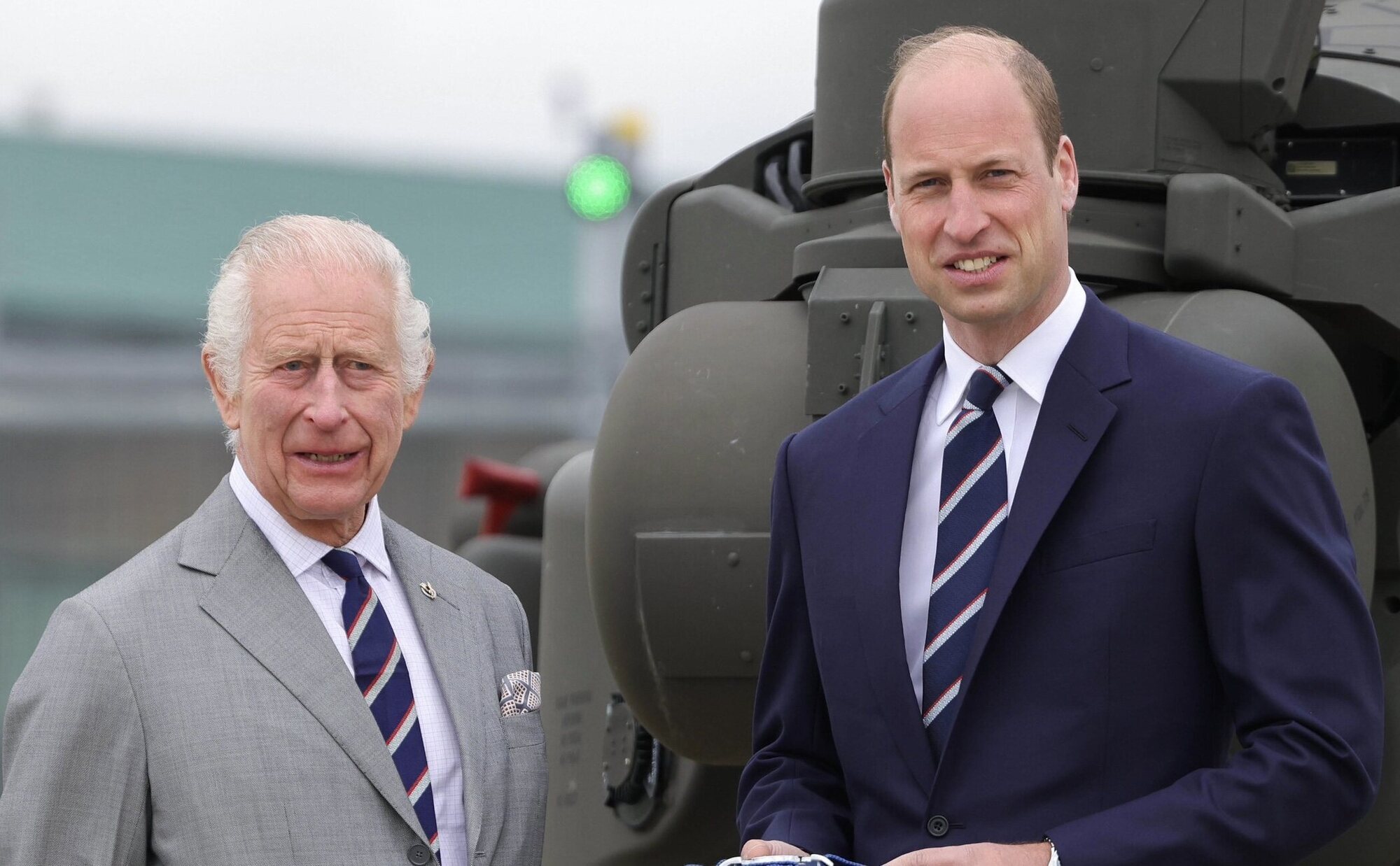 La reaparición del Rey Carlos III con el Príncipe Guillermo tras no reencontrarse con el Príncipe Harry