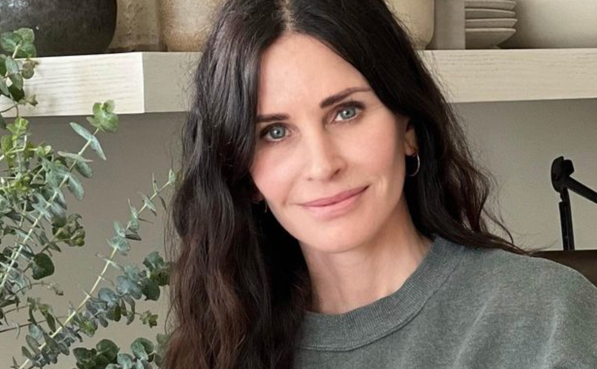 Courteney Cox confiesa que el difunto Matthew Perry 'la visita': "Siento que está cerca"