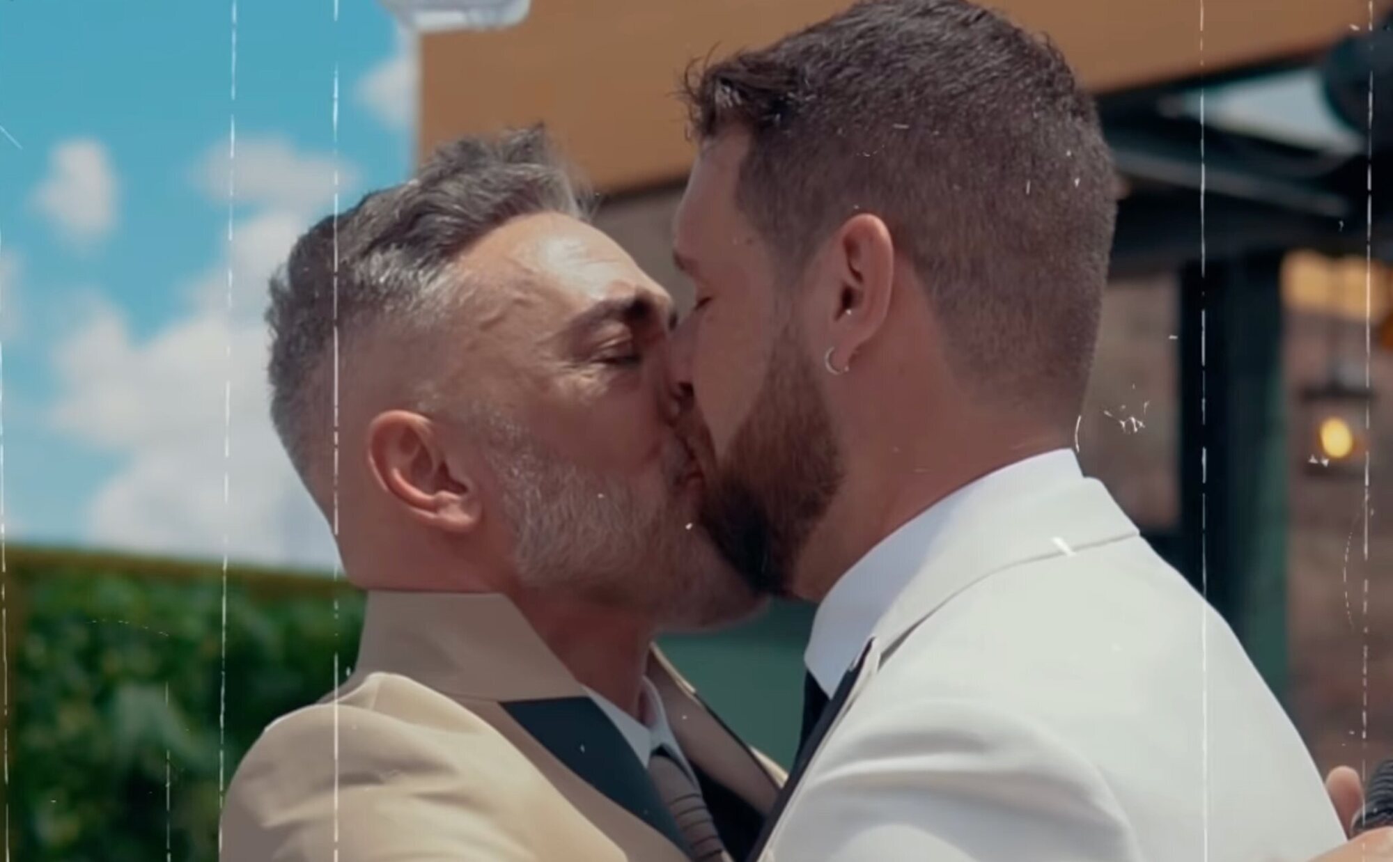 Kiko Hernández celebra su primer aniversario de boda con Fran Antón con un pequeño recuerdo a 'Sálvame'