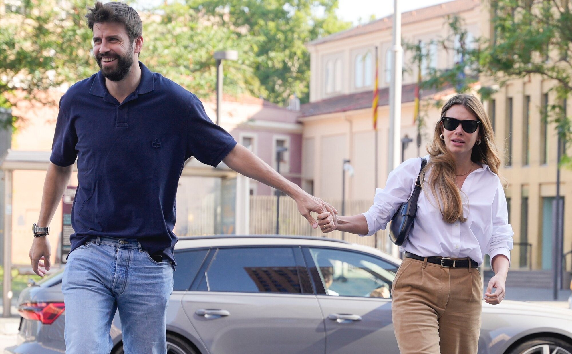 Gerard Piqué y Clara Chía, todo complicidad en su reaparición: enamorados y cogidos de la mano