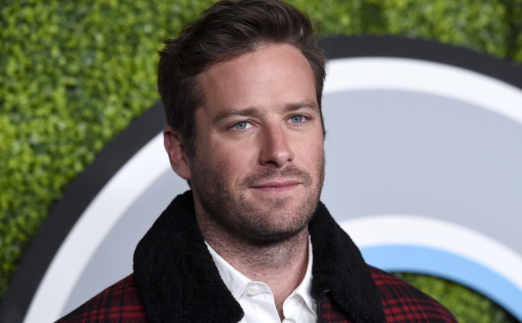 Armie Hammer, "agradecido" por sus escándalos de abuso sexual y canibalismo: "Es muy gracioso"