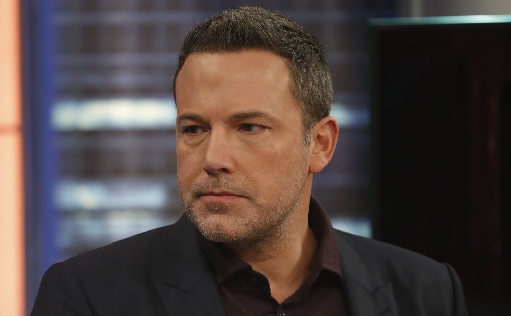 Ben Affleck revela el motivo por el que siempre se muestra serio ante los flashes: "Es mi cara descansada"