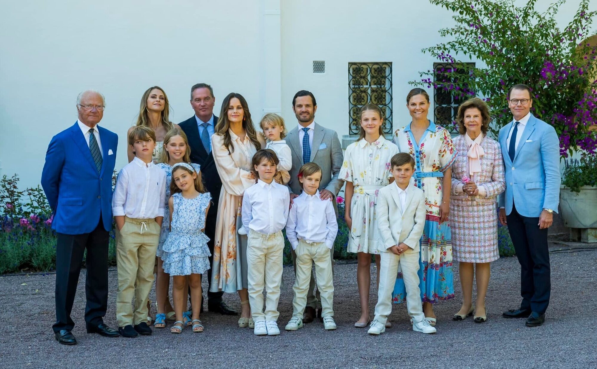 El posado de verano de la Familia Real Sueca al completo: celebración de cumpleaños y el doble cambio de Chris O'Neill