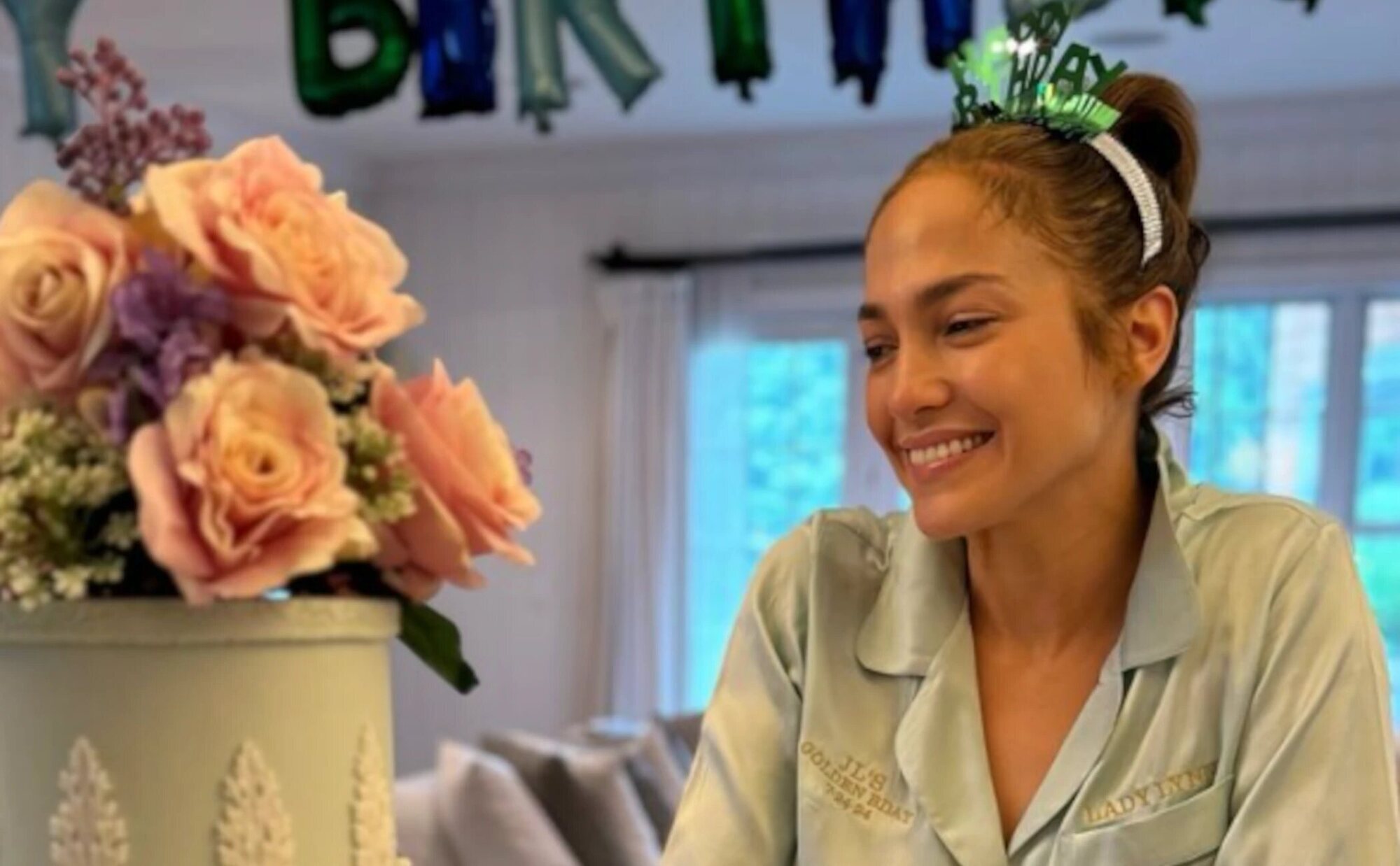 Jennifer Lopez celebra su impresionante 55 cumpleaños con temática 'Bridgerton' por todo lo alto pero sin Ben Affleck