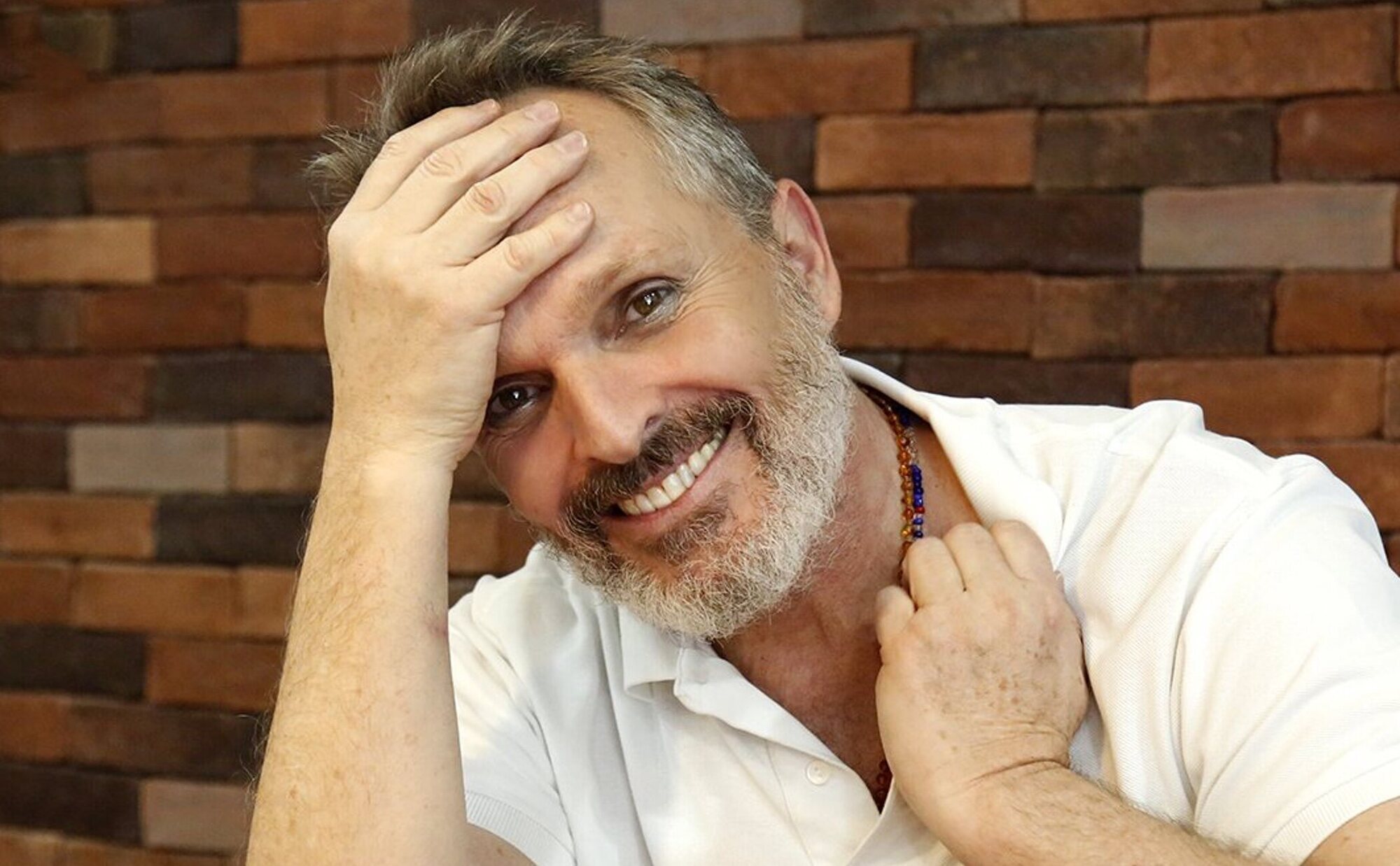 Miguel Bosé presume de haberse curado con un derivado de la lejía