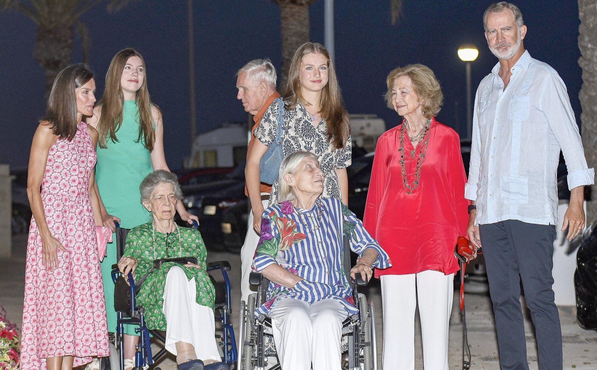 Teri Hatcher, 'de cena' con los Reyes Felipe y Letizia, la Princesa Leonor y la Infanta Sofia y la Reina Sofía en Mallorca