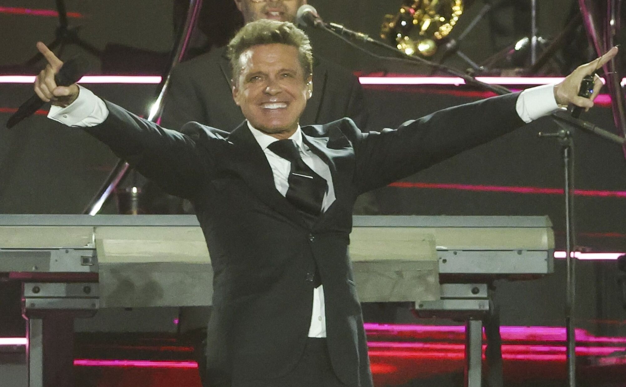 Luis Miguel se despide de su gira por España junto a Paloma Cuevas con un gran banquete en Marbella