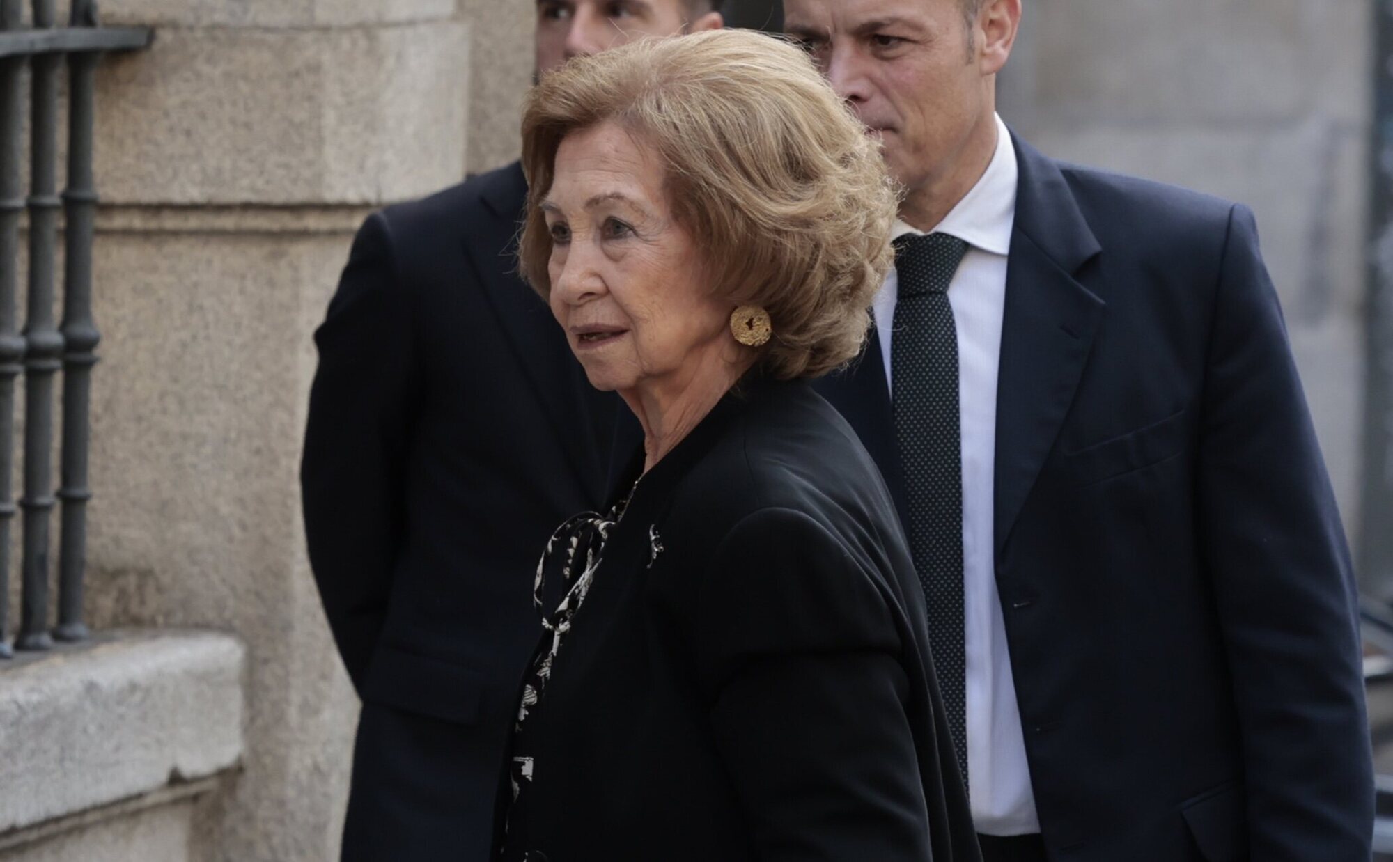 La Reina Sofía arropa a sus sobrinos Gómez-Acebo tras la muerte de Juan Gómez-Acebo