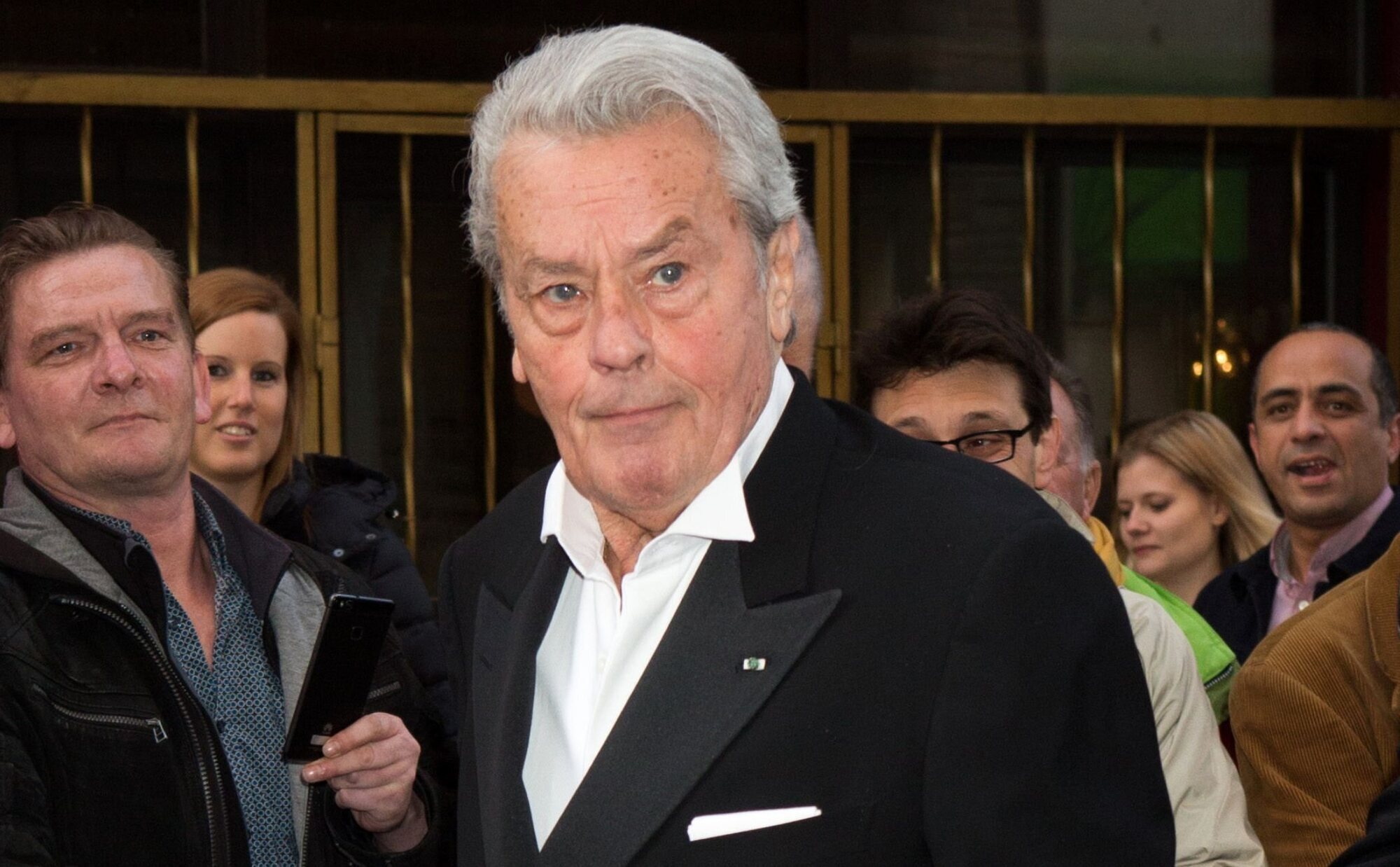 El perro de Alain Delon no será sacrificado: La familia se niega a cumplir su última voluntad