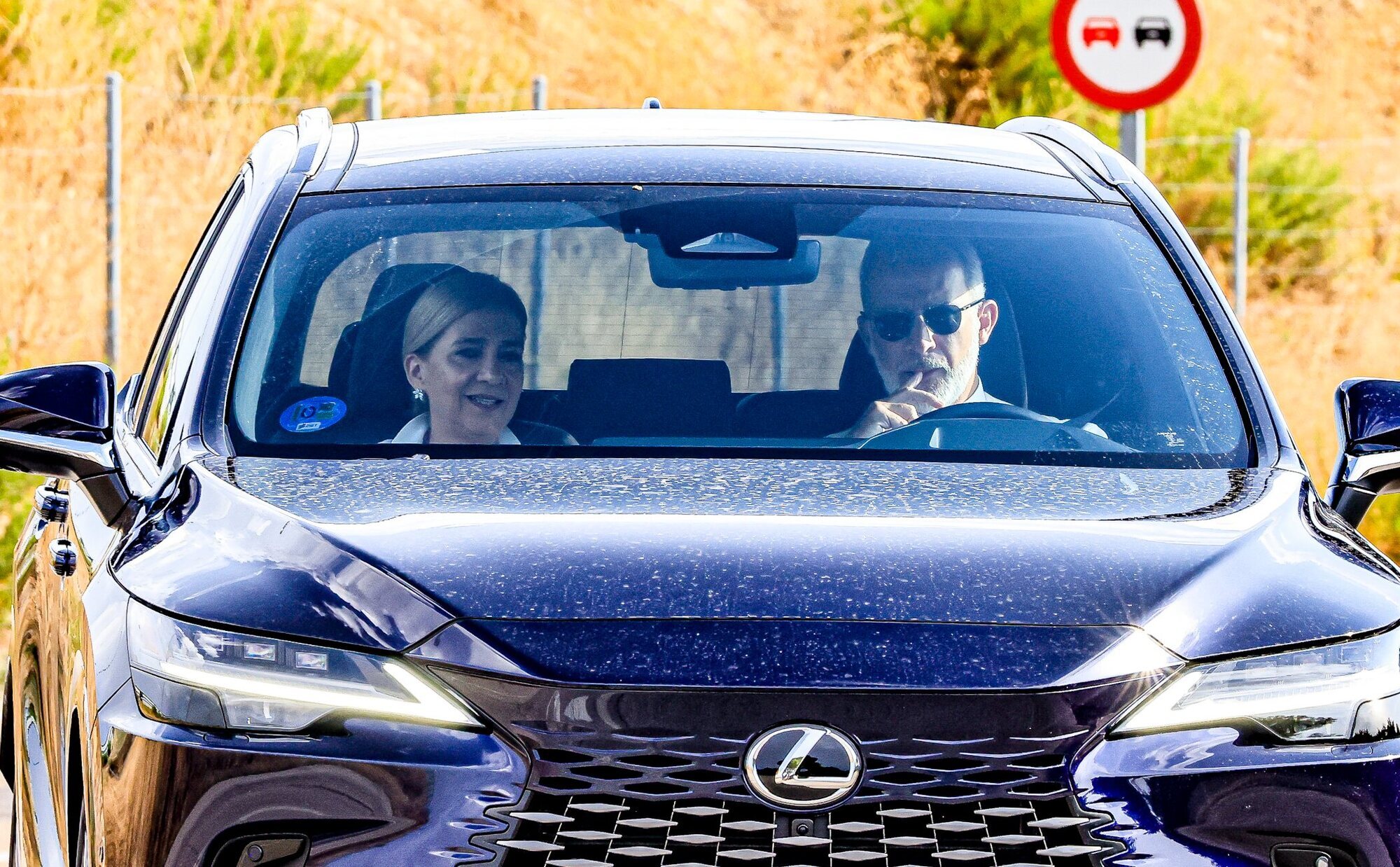 El Rey Felipe y la Infanta Cristina llegan juntos a la boda de Victoria López-Quesada