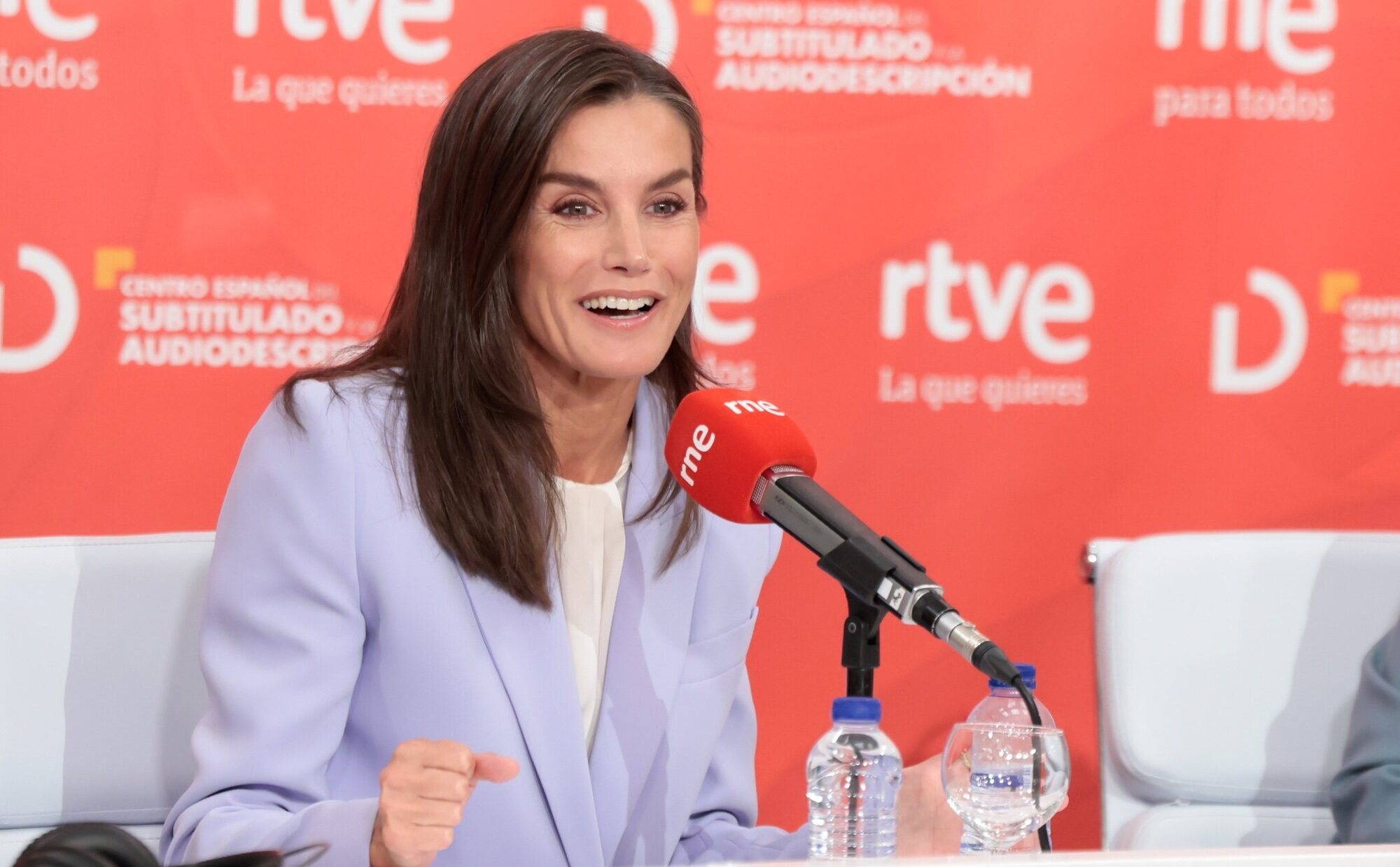 La Reina Letizia, periodista de nuevo por un día: así ha sido su visita a la Casa de la Radio