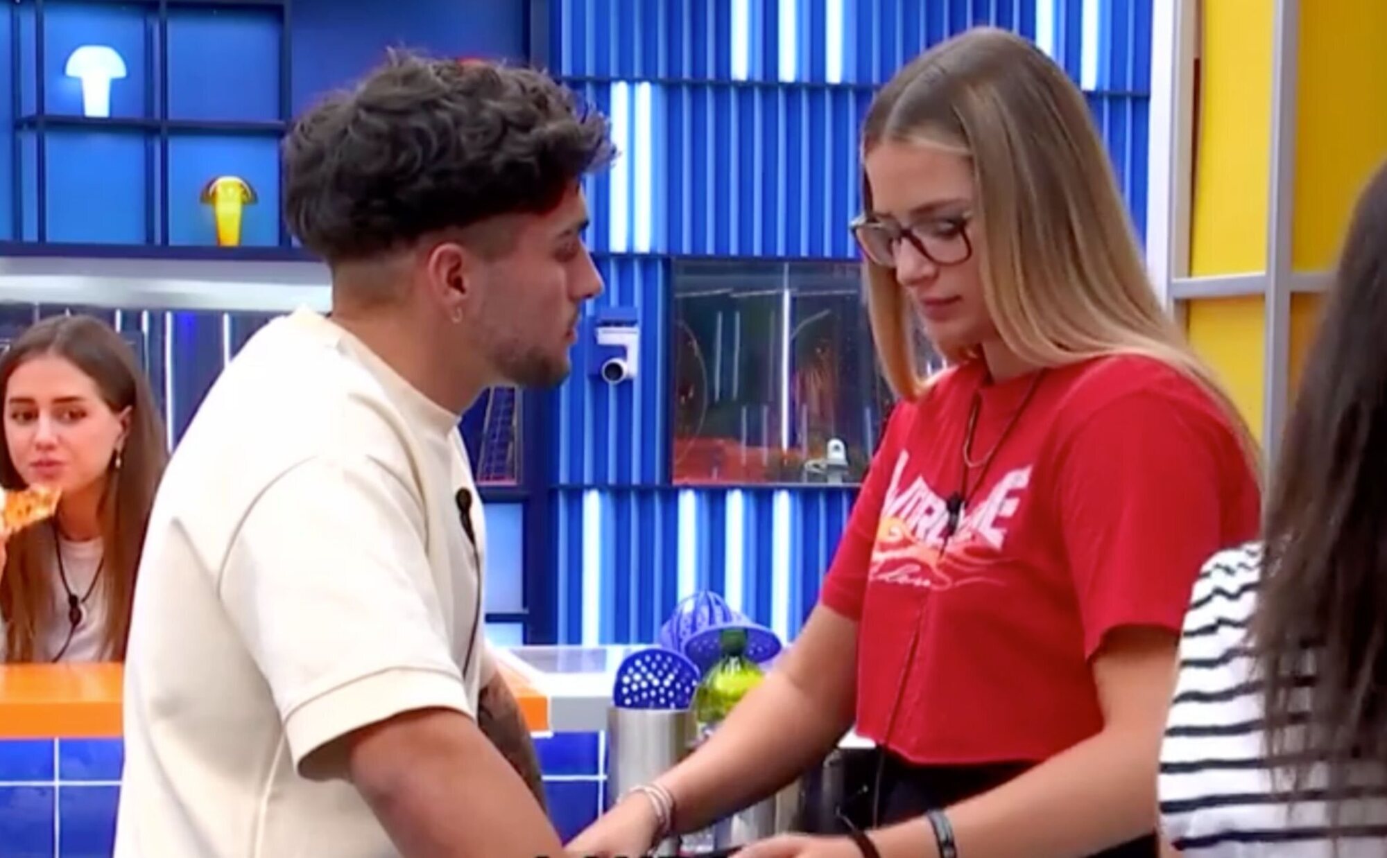 Manu Vulcan pide distancia a Laura tras oír los gritos del exterior de la casa de 'GH 2024': "No me lo esperaba"