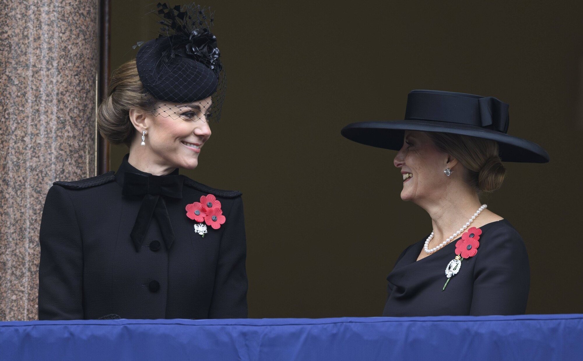 Así ayudó Sophie de Edimburgo a Kate Middleton en el Día del Recuerdo 2024: sus gestos y lo que hablaron