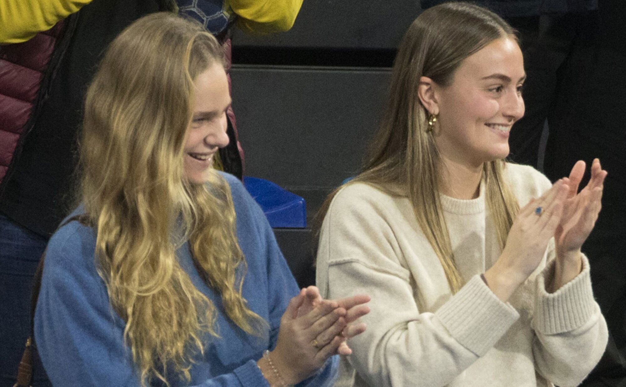 Irene Urdangarin, una fan de Pablo Urdangarin en un partido de balonmano junto a la Infanta Cristina y Johanna Zott