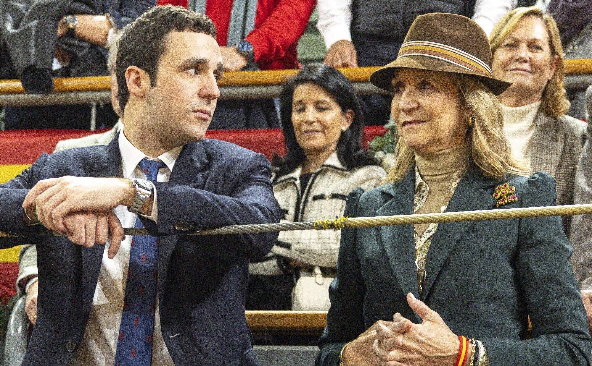 La Infanta Elena acude junto a sus hijos Froilán y Victoria Federica a un acto benéfico por los afectados por la DANA