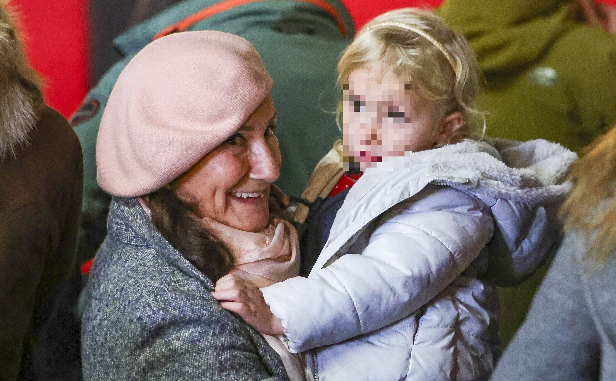 Paloma Rocasolano, más natural y tierna que nunca en su plan navideño con su nieta Erin