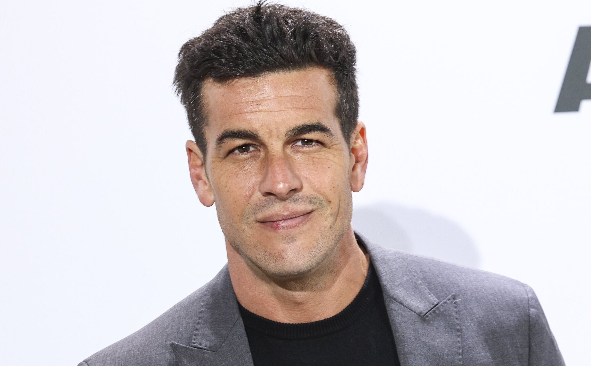 La reacción de Mario Casas al ser preguntado por la relación de su hermana Sheila con Álvaro Muñoz Escassi