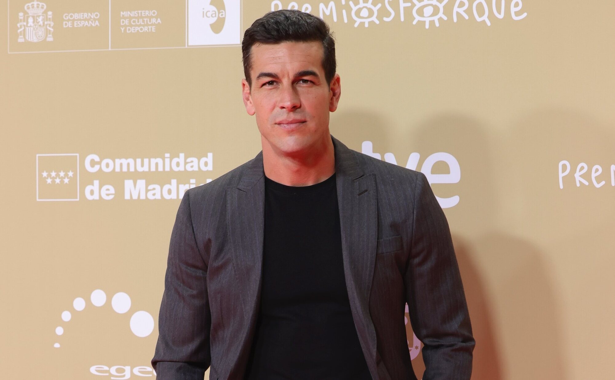 Mario Casas se mantiene en su línea respecto a la relación de Sheila Casas con Escassi: "Le deseo lo mejor a mi hermana"