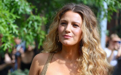 La autora de 'Romper el Círculo' apoya a Blake Lively tras su denuncia mientras Justin Baldoni es despedido por sus agentes