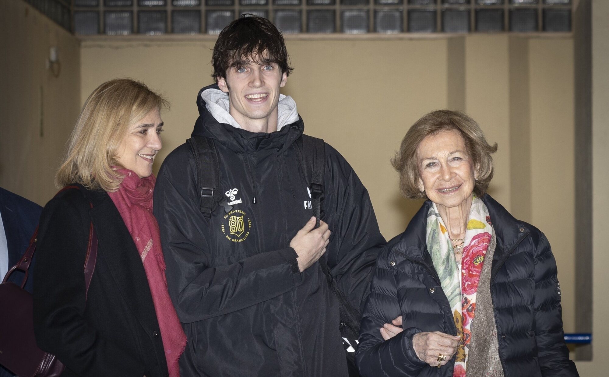 Pablo Urdangarin, cómplice y cercano con su abuela la Reina Sofía en su inesperada visita a un partido