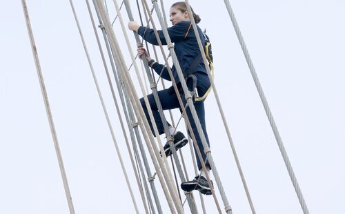 La despedida de la Princesa Leonor al embarcarse en el Juan Sebastián de Elcano: tradiciones y Leonor como nunca antes vista