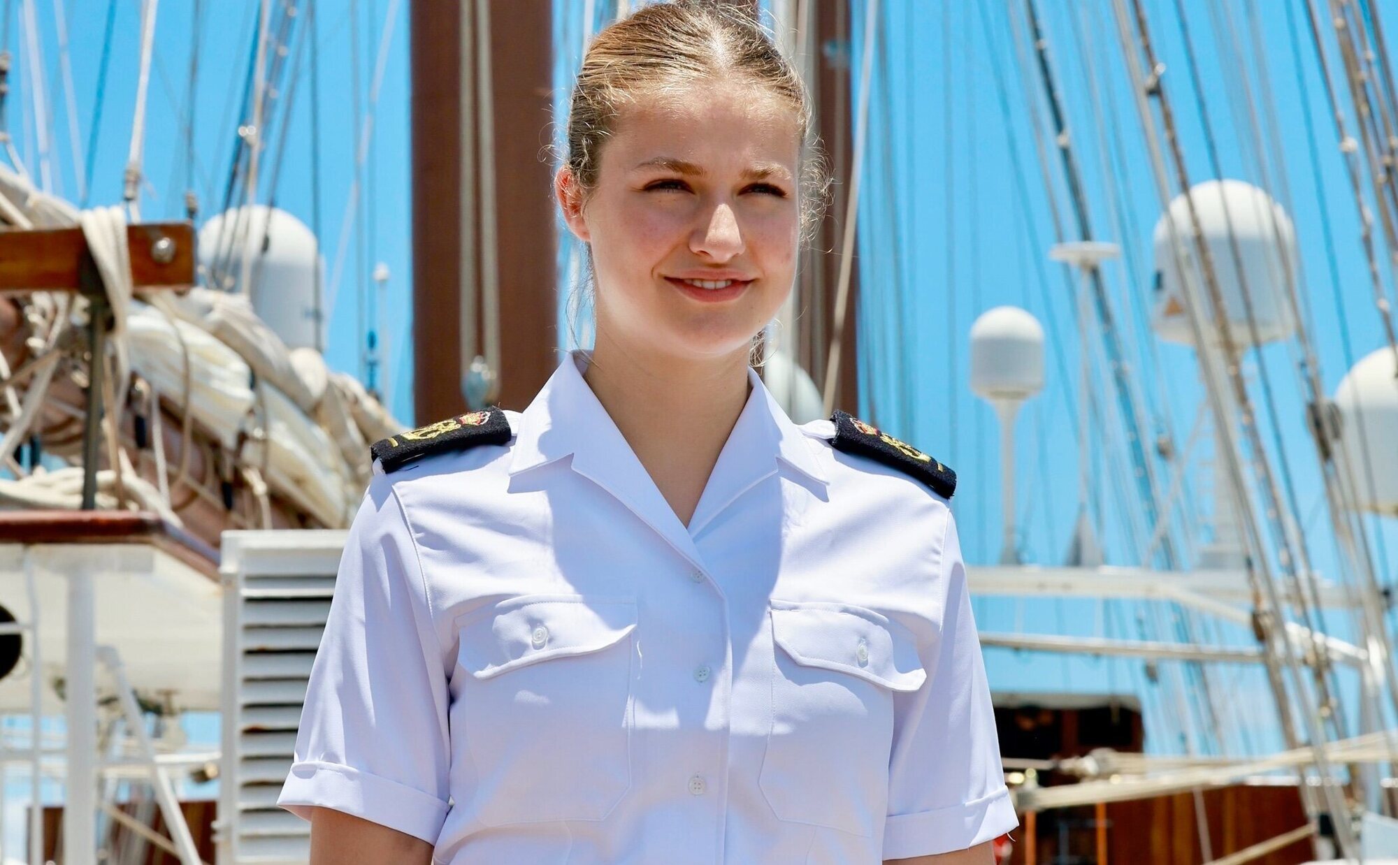 La Princesa Leonor, pillada con un compañero del Juan Sebastián de Elcano en Brasil: besos y diversión en Salvador de Bahía