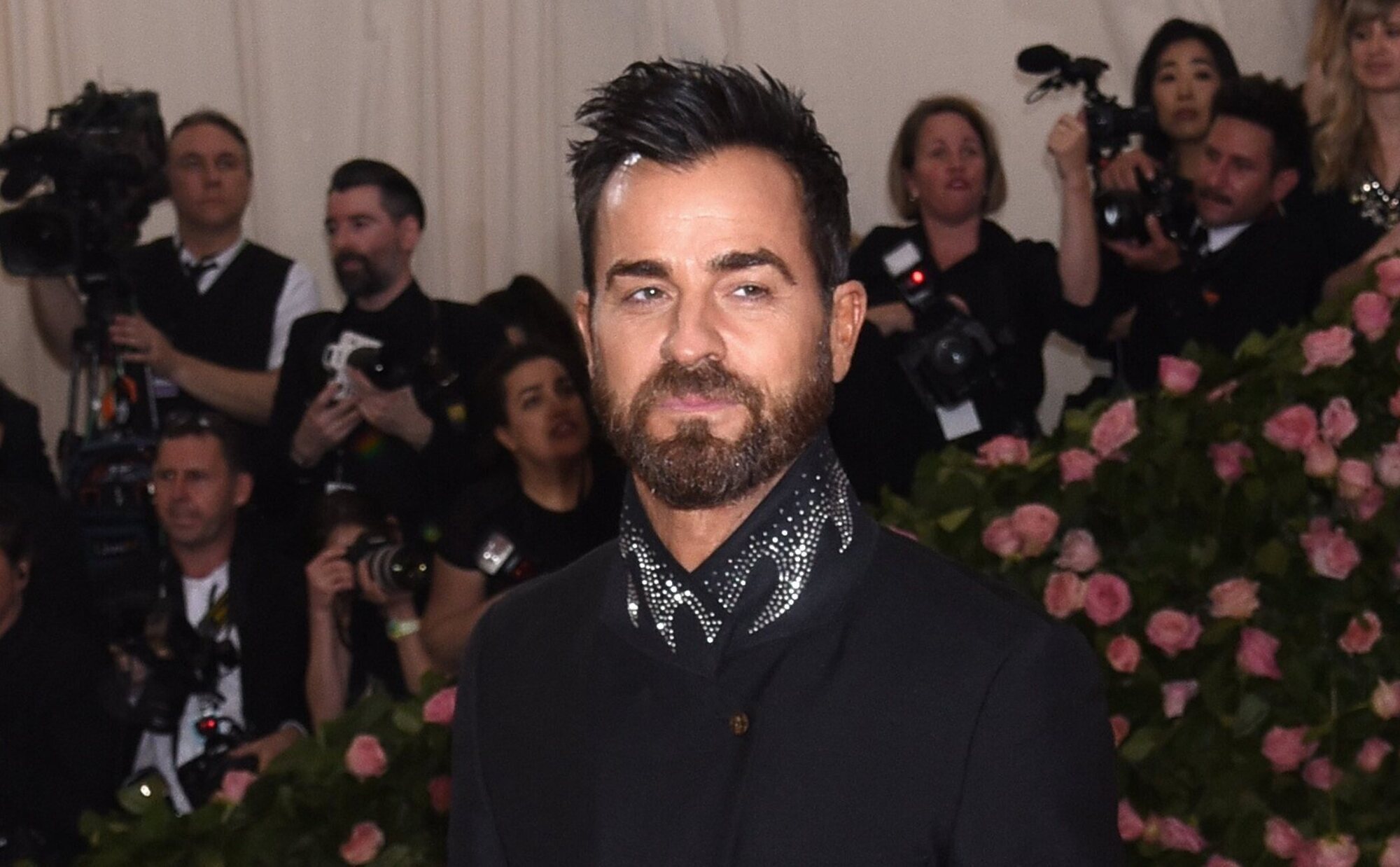 Sale a la luz que Justin Theroux y Nicole Brydon Bloom se casaron en secreto en agosto de 2024