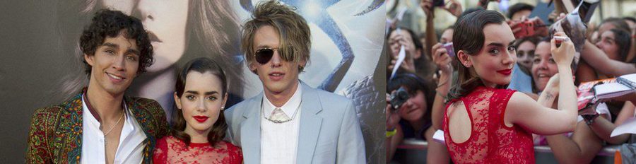 Lily Collins y Jamie Campbell Bower revolucionan Madrid con el estreno de 'Cazadores de Sombras: Ciudad de Hueso'