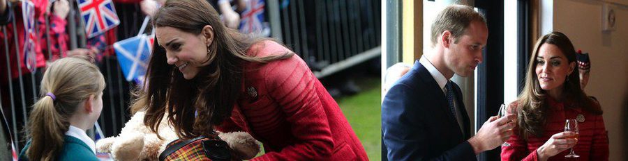 Guillermo de Inglaterra y Kate Middleton inician su viaje por Escocia recibiendo regalos para el Príncipe Jorge